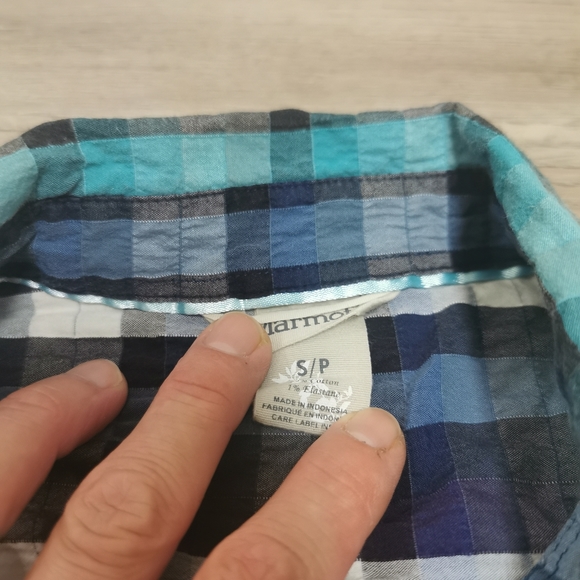 Gently used Marmot poplin shirt size small - Picture 5 of 8